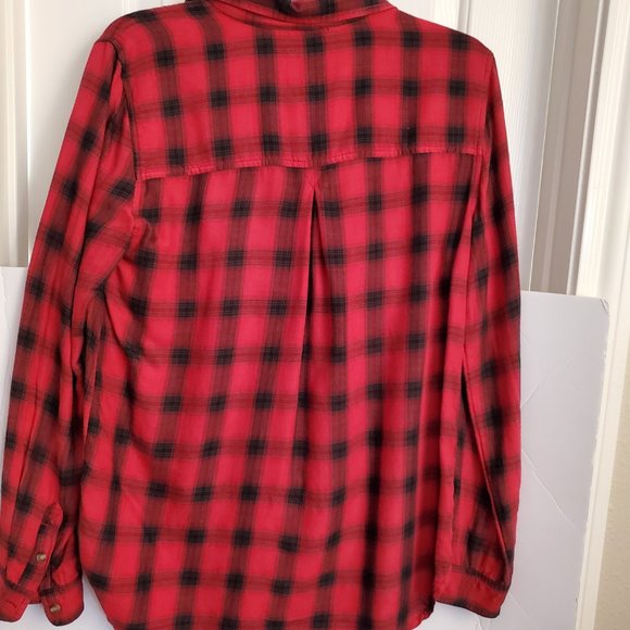 American Eagle boyfriend fit button-down long sleeves shirt size medium. - Picture 8 of 11